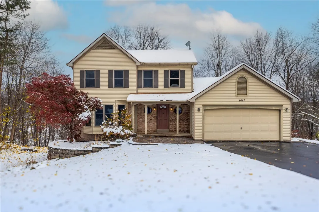 1447 Hiddenpond Lane, Walworth, New York 14568, Walworth, New York 14568, 3 Bedrooms Bedrooms, 6 Rooms Rooms,2 BathroomsBathrooms,Residential,For Sale,1447 Hiddenpond Lane, Walworth, New York 14568,0,R1649805