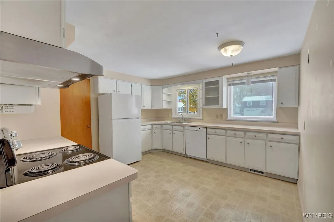 219 Forest Hill Drive, Amherst, New York 14221, Amherst, New York 14221, 3 Bedrooms Bedrooms, 8 Rooms Rooms,1 BathroomBathrooms,Residential,For Sale,219 Forest Hill Drive, Amherst, New York 14221,0,B1650427