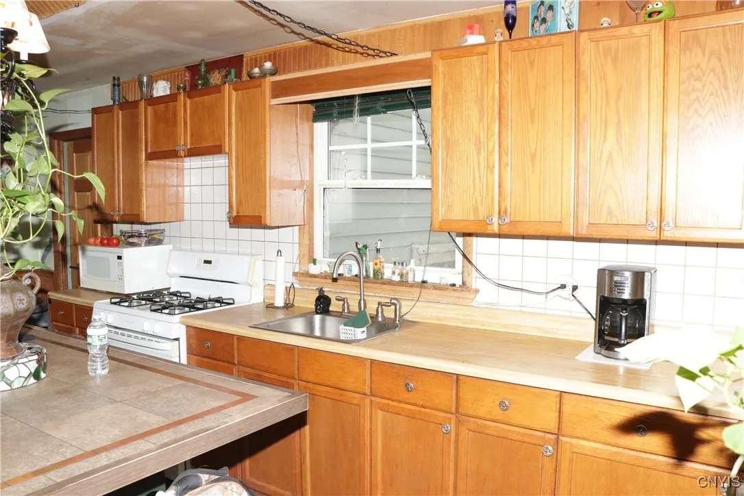 337 Lillian Avenue, Syracuse, New York 13206, Syracuse, New York 13206, 3 Bedrooms Bedrooms, 6 Rooms Rooms,1 BathroomBathrooms,Residential,For Sale,337 Lillian Avenue, Syracuse, New York 13206,0,S1650844