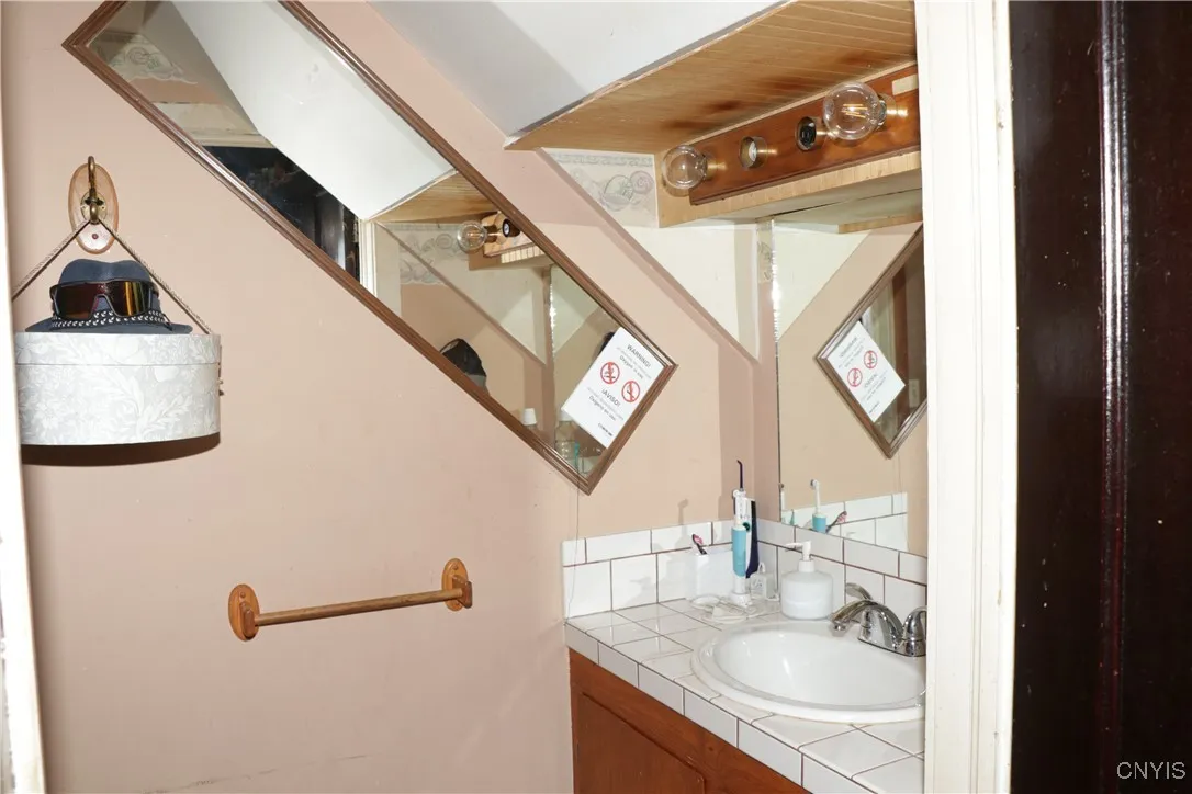 337 Lillian Avenue, Syracuse, New York 13206, Syracuse, New York 13206, 3 Bedrooms Bedrooms, 6 Rooms Rooms,1 BathroomBathrooms,Residential,For Sale,337 Lillian Avenue, Syracuse, New York 13206,0,S1650844