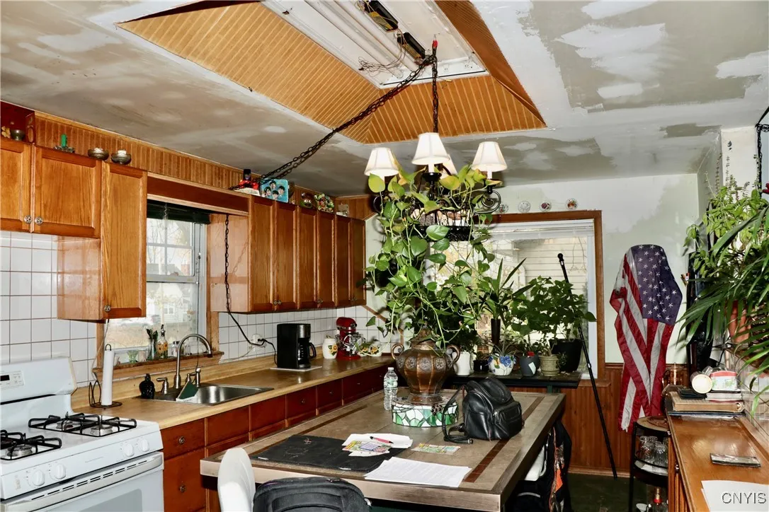 337 Lillian Avenue, Syracuse, New York 13206, Syracuse, New York 13206, 3 Bedrooms Bedrooms, 6 Rooms Rooms,1 BathroomBathrooms,Residential,For Sale,337 Lillian Avenue, Syracuse, New York 13206,0,S1650844