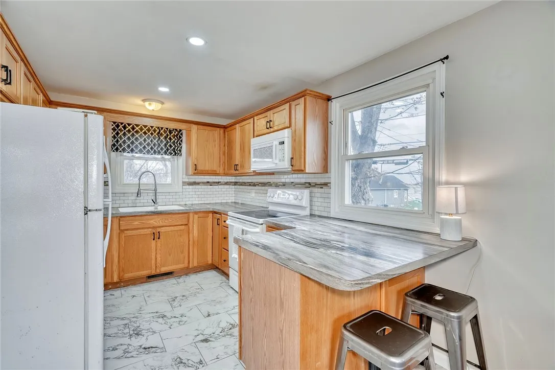 140 North Dr, Greece, New York 14612, Greece, New York 14612, 4 Bedrooms Bedrooms, 7 Rooms Rooms,1 BathroomBathrooms,Residential,For Sale,140 North Dr, Greece, New York 14612,0,R1650882