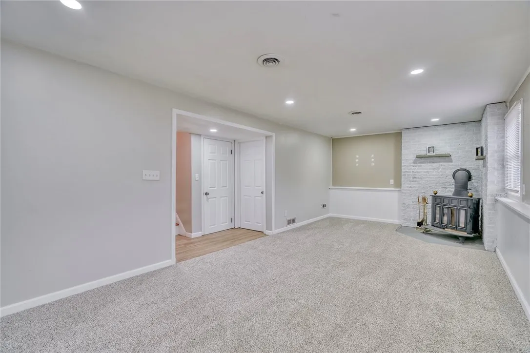 140 North Dr, Greece, New York 14612, Greece, New York 14612, 4 Bedrooms Bedrooms, 7 Rooms Rooms,1 BathroomBathrooms,Residential,For Sale,140 North Dr, Greece, New York 14612,0,R1650882