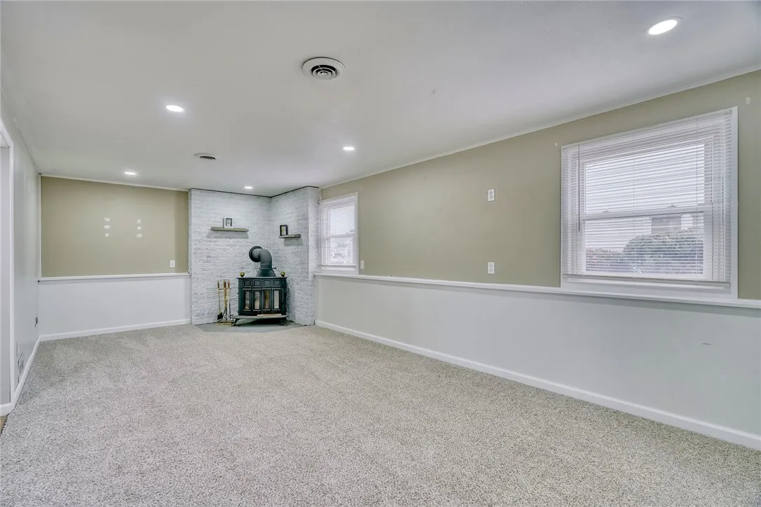 140 North Dr, Greece, New York 14612, Greece, New York 14612, 4 Bedrooms Bedrooms, 7 Rooms Rooms,1 BathroomBathrooms,Residential,For Sale,140 North Dr, Greece, New York 14612,0,R1650882