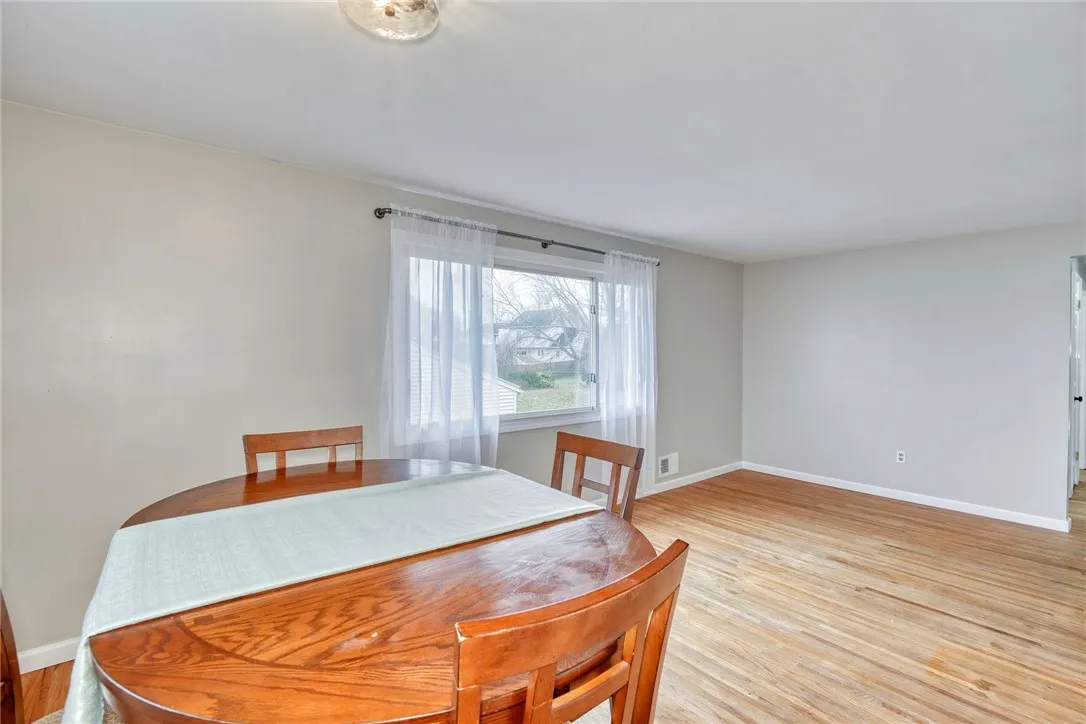 140 North Dr, Greece, New York 14612, Greece, New York 14612, 4 Bedrooms Bedrooms, 7 Rooms Rooms,1 BathroomBathrooms,Residential,For Sale,140 North Dr, Greece, New York 14612,0,R1650882