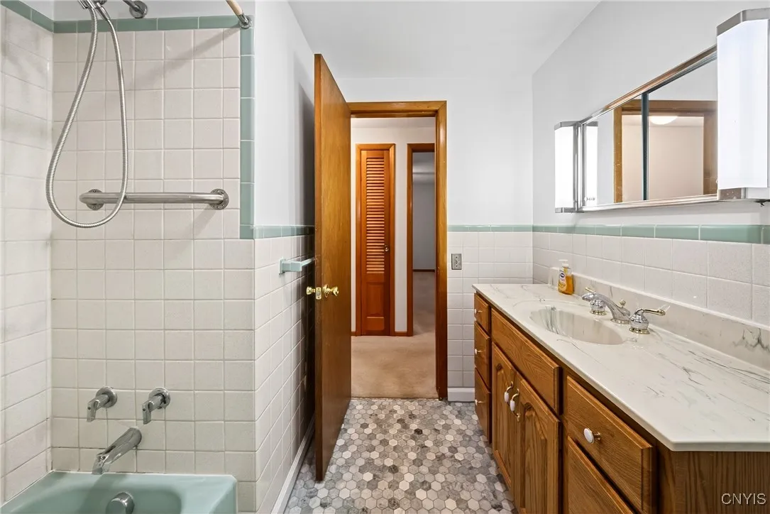 8541 Belnor Drive, Cicero, New York 13039, Cicero, New York 13039, 3 Bedrooms Bedrooms, 6 Rooms Rooms,2 BathroomsBathrooms,Residential,For Sale,8541 Belnor Drive, Cicero, New York 13039,0,S1650879
