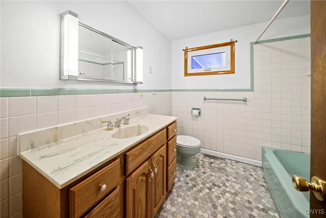 8541 Belnor Drive, Cicero, New York 13039, Cicero, New York 13039, 3 Bedrooms Bedrooms, 6 Rooms Rooms,2 BathroomsBathrooms,Residential,For Sale,8541 Belnor Drive, Cicero, New York 13039,0,S1650879