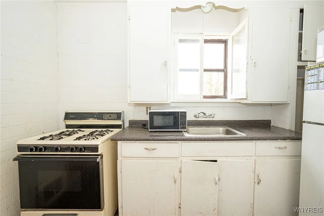 204 Crowley Avenue, Buffalo, New York 14207, Buffalo, New York 14207, 3 Bedrooms Bedrooms, ,3 BathroomsBathrooms,Residential,For Sale,204 Crowley Avenue, Buffalo, New York 14207,0,B1650776