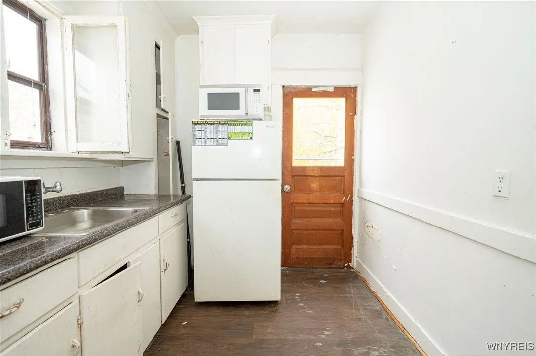 204 Crowley Avenue, Buffalo, New York 14207, Buffalo, New York 14207, 3 Bedrooms Bedrooms, ,3 BathroomsBathrooms,Residential,For Sale,204 Crowley Avenue, Buffalo, New York 14207,0,B1650776