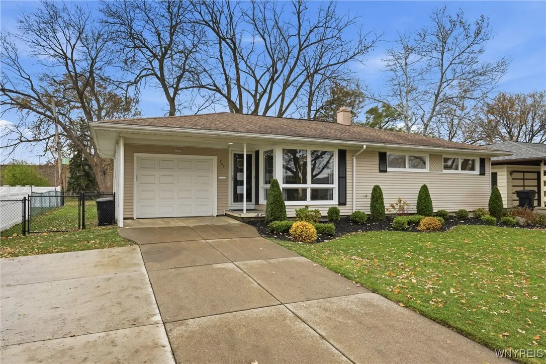 257 Evergreen Drive, Tonawanda, New York 14150, Tonawanda, New York 14150, 3 Bedrooms Bedrooms, 7 Rooms Rooms,1 BathroomBathrooms,Residential,For Sale,257 Evergreen Drive, Tonawanda, New York 14150,0,B1650700