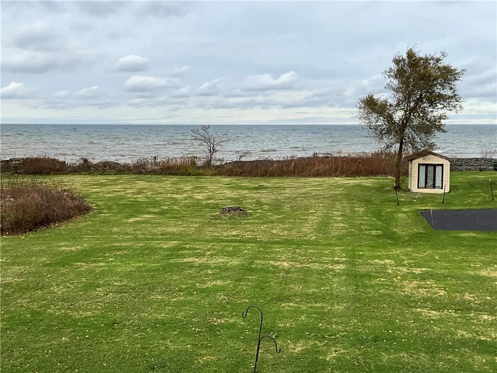 7 Clearview Avenue, Parma, New York 14468, Parma, New York 14468, 3 Bedrooms Bedrooms, 12 Rooms Rooms,2 BathroomsBathrooms,Residential,For Sale,7 Clearview Avenue, Parma, New York 14468,0,R1650672