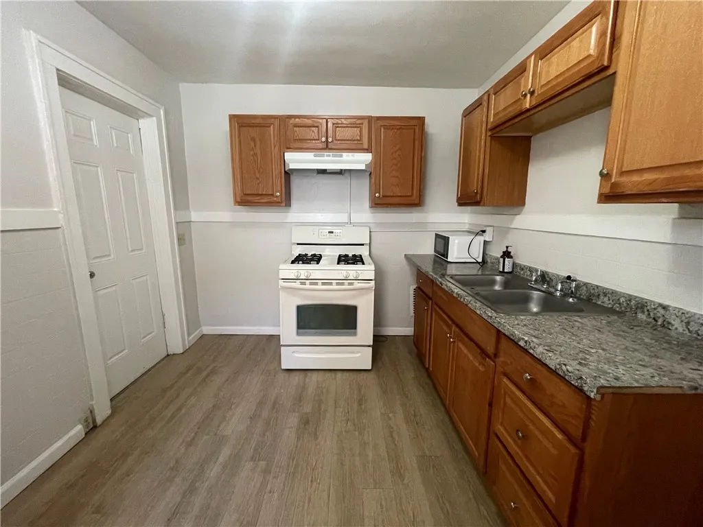 42 Nye Park, Rochester, New York 14621, Rochester, New York 14621, 4 Bedrooms Bedrooms, ,2 BathroomsBathrooms,Residential,For Sale,42 Nye Park, Rochester, New York 14621,0,R1650899