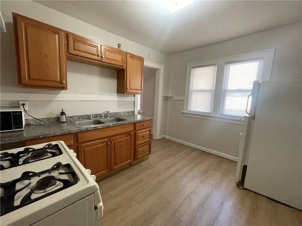 42 Nye Park, Rochester, New York 14621, Rochester, New York 14621, 4 Bedrooms Bedrooms, ,2 BathroomsBathrooms,Residential,For Sale,42 Nye Park, Rochester, New York 14621,0,R1650899