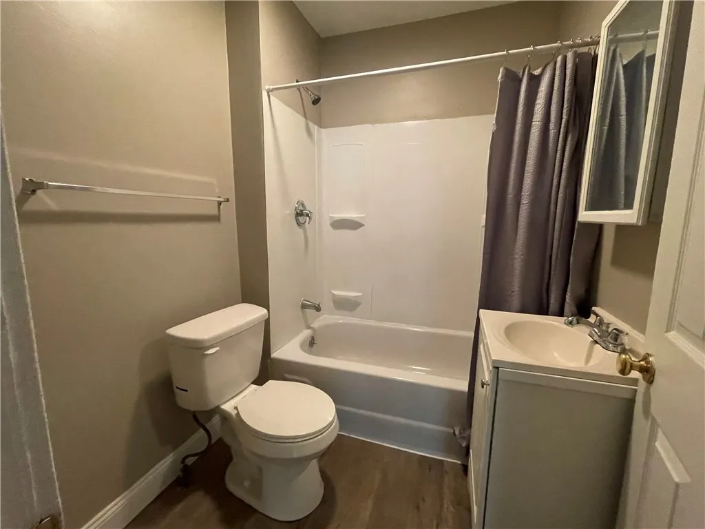 42 Nye Park, Rochester, New York 14621, Rochester, New York 14621, 4 Bedrooms Bedrooms, ,2 BathroomsBathrooms,Residential,For Sale,42 Nye Park, Rochester, New York 14621,0,R1650899