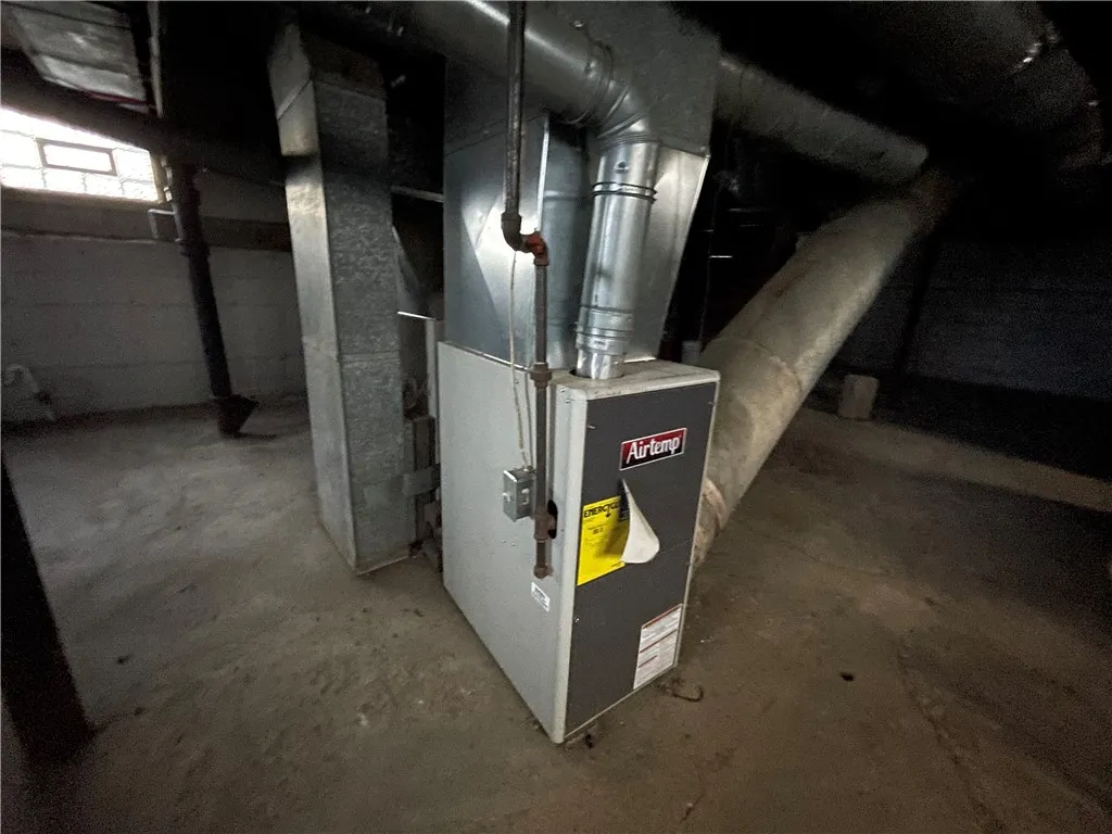 42 Nye Park, Rochester, New York 14621, Rochester, New York 14621, 4 Bedrooms Bedrooms, ,2 BathroomsBathrooms,Residential,For Sale,42 Nye Park, Rochester, New York 14621,0,R1650899