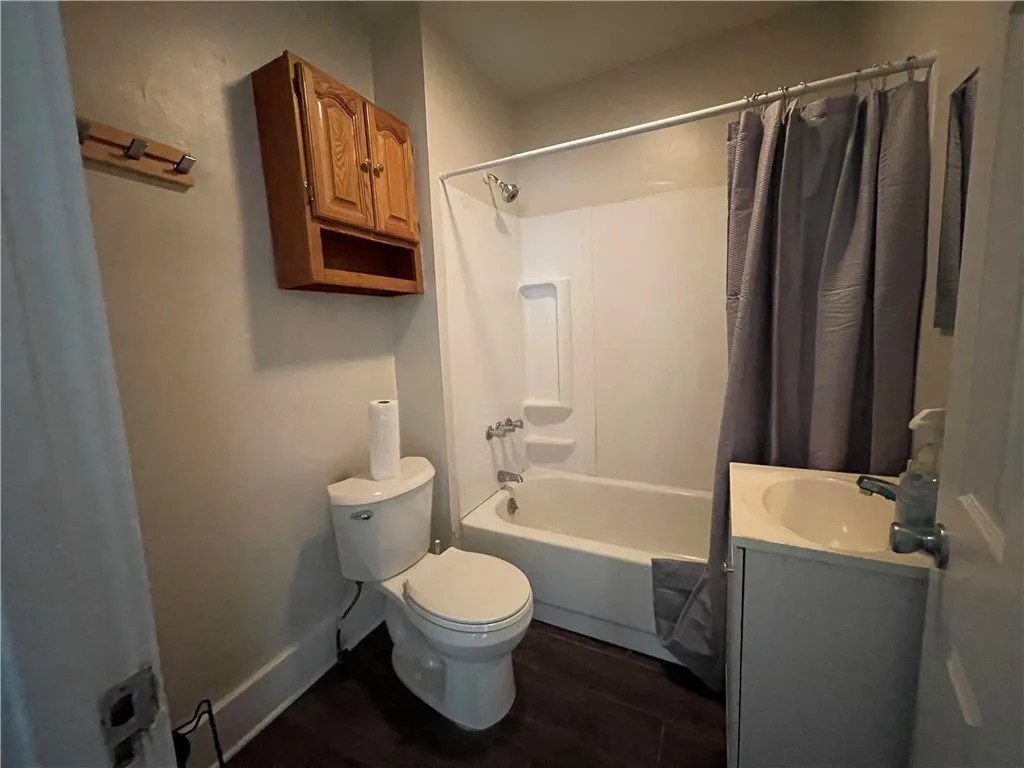 42 Nye Park, Rochester, New York 14621, Rochester, New York 14621, 4 Bedrooms Bedrooms, ,2 BathroomsBathrooms,Residential,For Sale,42 Nye Park, Rochester, New York 14621,0,R1650899