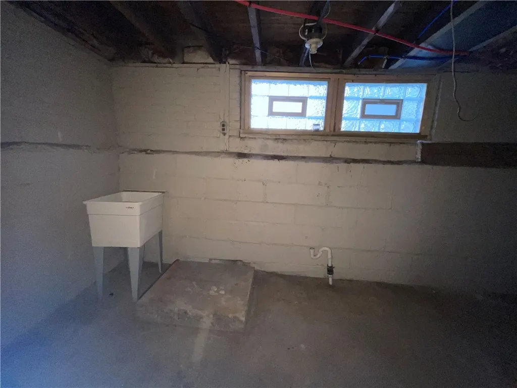 42 Nye Park, Rochester, New York 14621, Rochester, New York 14621, 4 Bedrooms Bedrooms, ,2 BathroomsBathrooms,Residential,For Sale,42 Nye Park, Rochester, New York 14621,0,R1650899