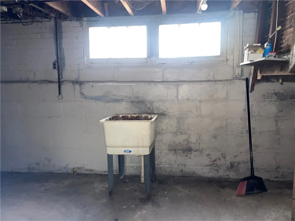 42 Nye Park, Rochester, New York 14621, Rochester, New York 14621, 4 Bedrooms Bedrooms, ,2 BathroomsBathrooms,Residential,For Sale,42 Nye Park, Rochester, New York 14621,0,R1650899