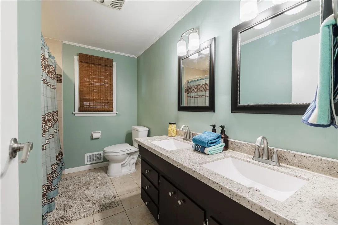 15 Kennedy Circle, Irondequoit, New York 14609, Irondequoit, New York 14609, 3 Bedrooms Bedrooms, 5 Rooms Rooms,1 BathroomBathrooms,Residential,For Sale,15 Kennedy Circle, Irondequoit, New York 14609,0,R1650889