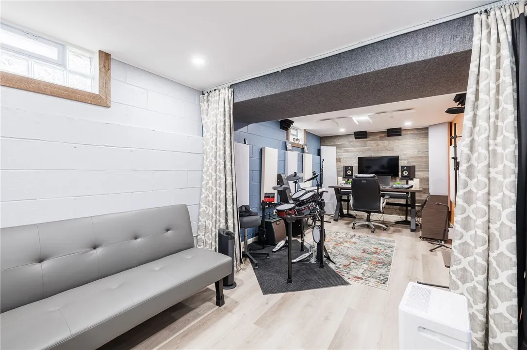 15 Kennedy Circle, Irondequoit, New York 14609, Irondequoit, New York 14609, 3 Bedrooms Bedrooms, 5 Rooms Rooms,1 BathroomBathrooms,Residential,For Sale,15 Kennedy Circle, Irondequoit, New York 14609,0,R1650889