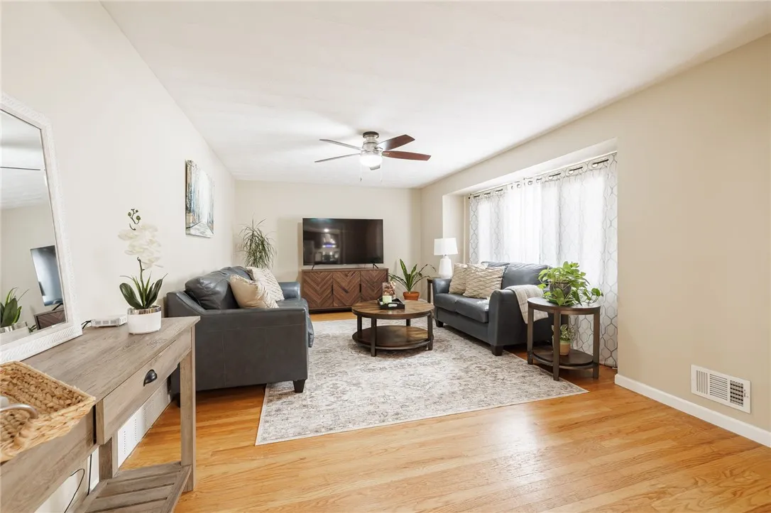15 Kennedy Circle, Irondequoit, New York 14609, Irondequoit, New York 14609, 3 Bedrooms Bedrooms, 5 Rooms Rooms,1 BathroomBathrooms,Residential,For Sale,15 Kennedy Circle, Irondequoit, New York 14609,0,R1650889