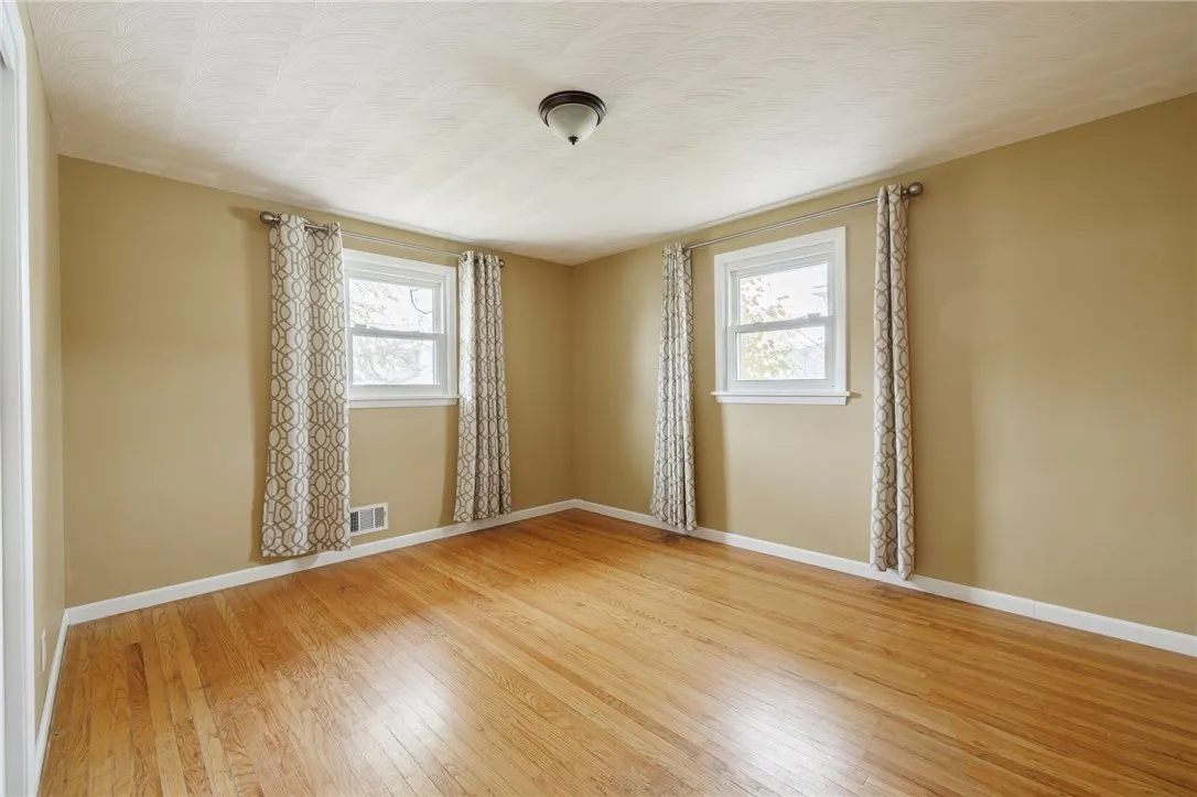 15 Kennedy Circle, Irondequoit, New York 14609, Irondequoit, New York 14609, 3 Bedrooms Bedrooms, 5 Rooms Rooms,1 BathroomBathrooms,Residential,For Sale,15 Kennedy Circle, Irondequoit, New York 14609,0,R1650889