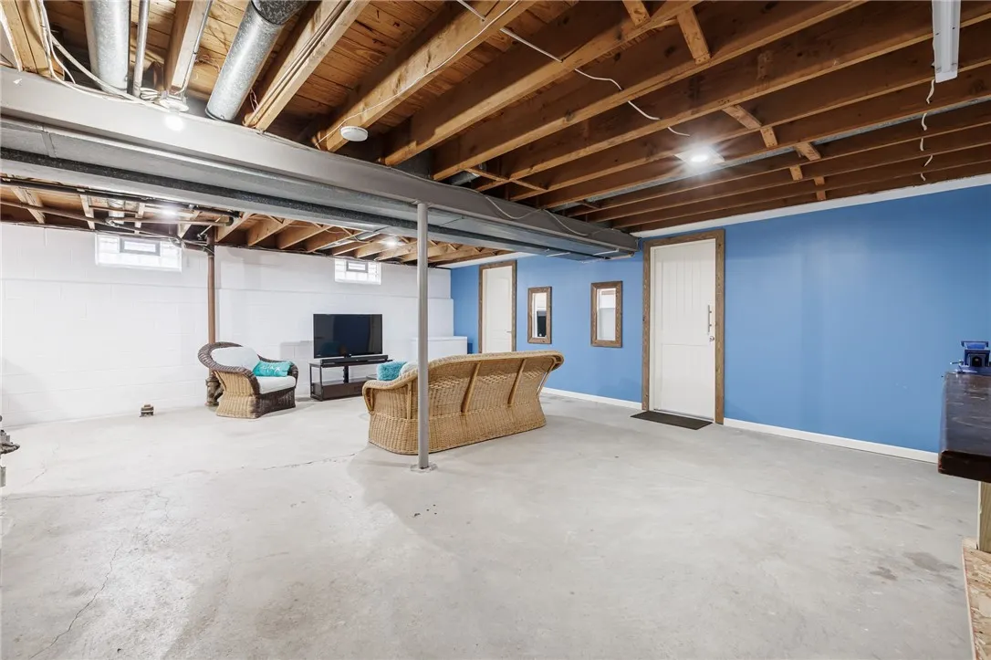 15 Kennedy Circle, Irondequoit, New York 14609, Irondequoit, New York 14609, 3 Bedrooms Bedrooms, 5 Rooms Rooms,1 BathroomBathrooms,Residential,For Sale,15 Kennedy Circle, Irondequoit, New York 14609,0,R1650889