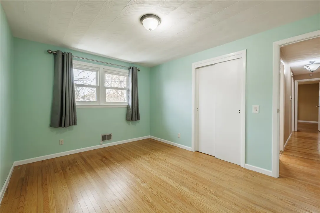 15 Kennedy Circle, Irondequoit, New York 14609, Irondequoit, New York 14609, 3 Bedrooms Bedrooms, 5 Rooms Rooms,1 BathroomBathrooms,Residential,For Sale,15 Kennedy Circle, Irondequoit, New York 14609,0,R1650889