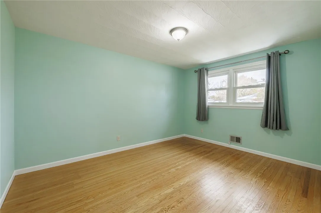 15 Kennedy Circle, Irondequoit, New York 14609, Irondequoit, New York 14609, 3 Bedrooms Bedrooms, 5 Rooms Rooms,1 BathroomBathrooms,Residential,For Sale,15 Kennedy Circle, Irondequoit, New York 14609,0,R1650889