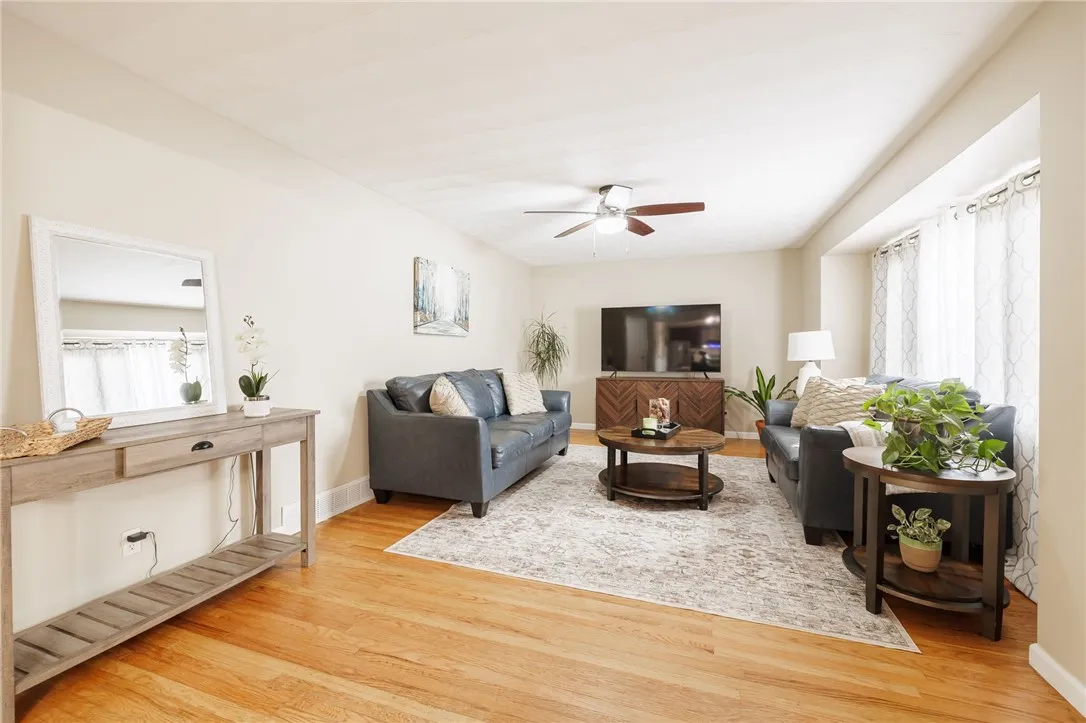 15 Kennedy Circle, Irondequoit, New York 14609, Irondequoit, New York 14609, 3 Bedrooms Bedrooms, 5 Rooms Rooms,1 BathroomBathrooms,Residential,For Sale,15 Kennedy Circle, Irondequoit, New York 14609,0,R1650889