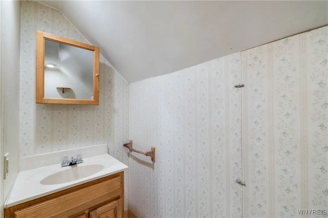 9444 Chestnut Ridge Road, Royalton, New York 14105, Royalton, New York 14105, 4 Bedrooms Bedrooms, 10 Rooms Rooms,1 BathroomBathrooms,Residential,For Sale,9444 Chestnut Ridge Road, Royalton, New York 14105,0,B1650747
