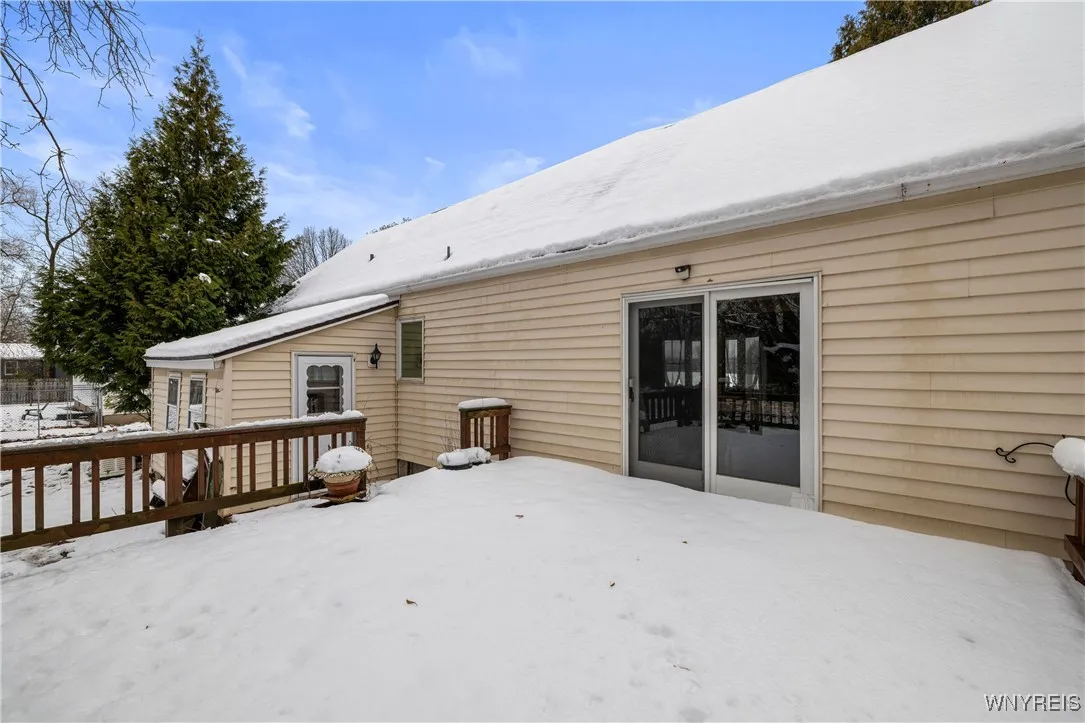 9444 Chestnut Ridge Road, Royalton, New York 14105, Royalton, New York 14105, 4 Bedrooms Bedrooms, 10 Rooms Rooms,1 BathroomBathrooms,Residential,For Sale,9444 Chestnut Ridge Road, Royalton, New York 14105,0,B1650747