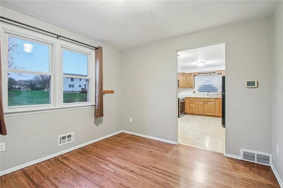 137 Rahway Road, Gates, New York 14606, Gates, New York 14606, 3 Bedrooms Bedrooms, 8 Rooms Rooms,1 BathroomBathrooms,Residential,For Sale,137 Rahway Road, Gates, New York 14606,0,R1650191