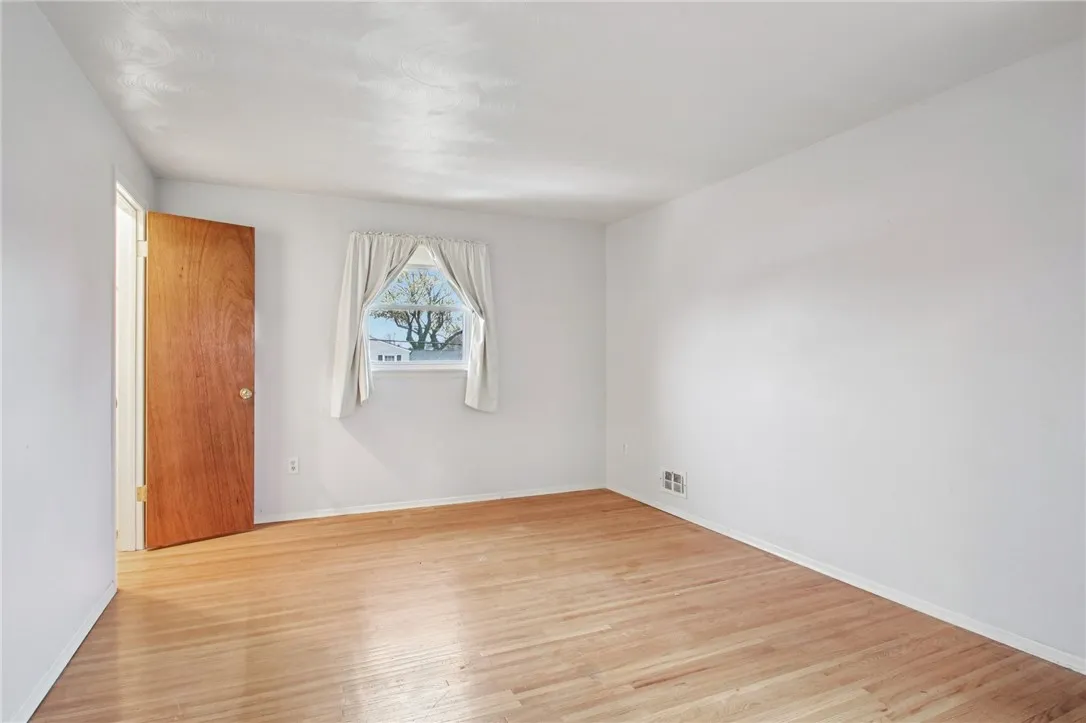 137 Rahway Road, Gates, New York 14606, Gates, New York 14606, 3 Bedrooms Bedrooms, 8 Rooms Rooms,1 BathroomBathrooms,Residential,For Sale,137 Rahway Road, Gates, New York 14606,0,R1650191