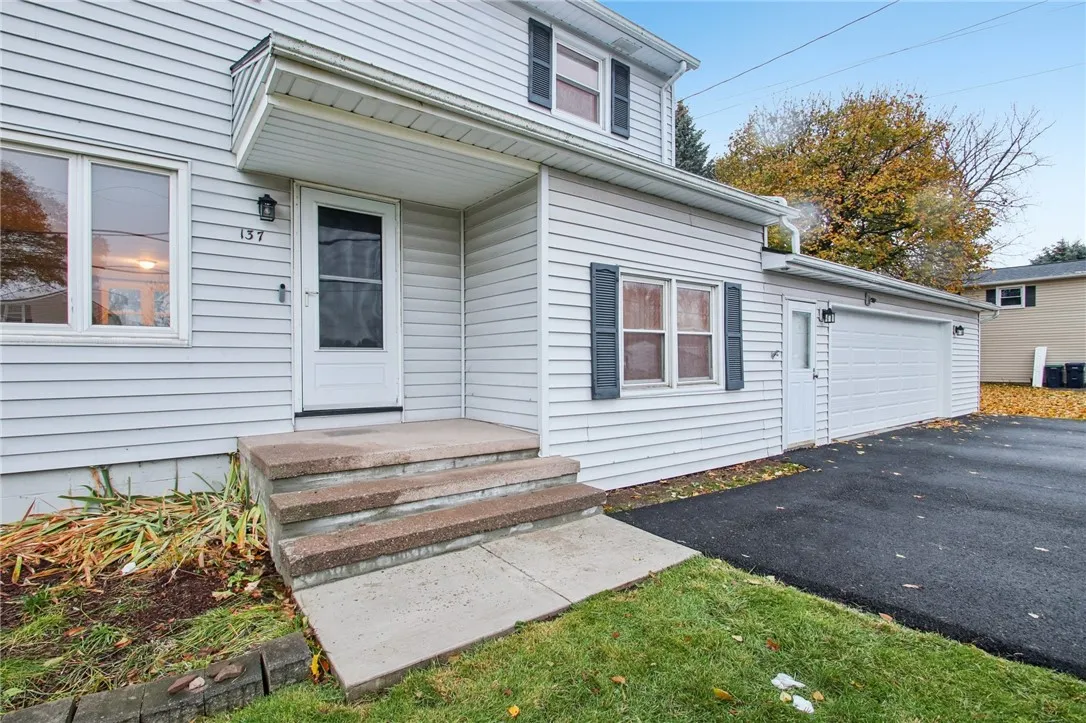 137 Rahway Road, Gates, New York 14606, Gates, New York 14606, 3 Bedrooms Bedrooms, 8 Rooms Rooms,1 BathroomBathrooms,Residential,For Sale,137 Rahway Road, Gates, New York 14606,0,R1650191