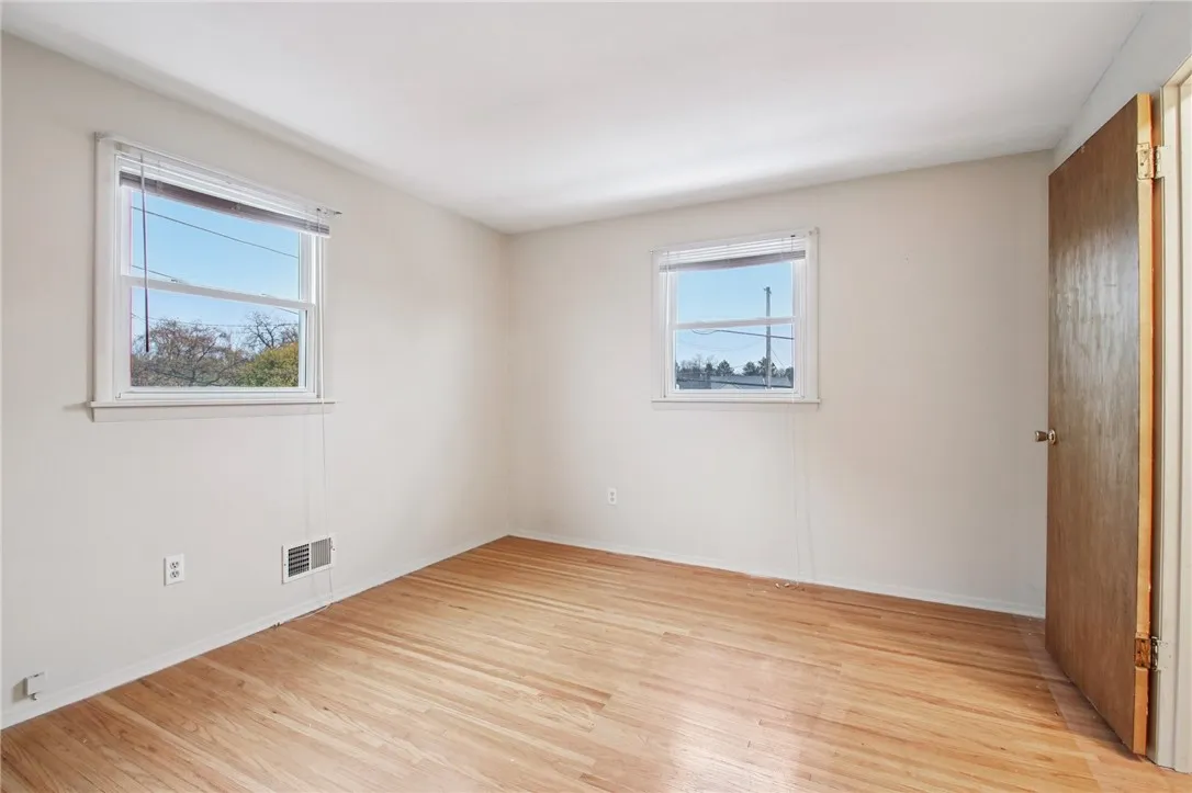 137 Rahway Road, Gates, New York 14606, Gates, New York 14606, 3 Bedrooms Bedrooms, 8 Rooms Rooms,1 BathroomBathrooms,Residential,For Sale,137 Rahway Road, Gates, New York 14606,0,R1650191