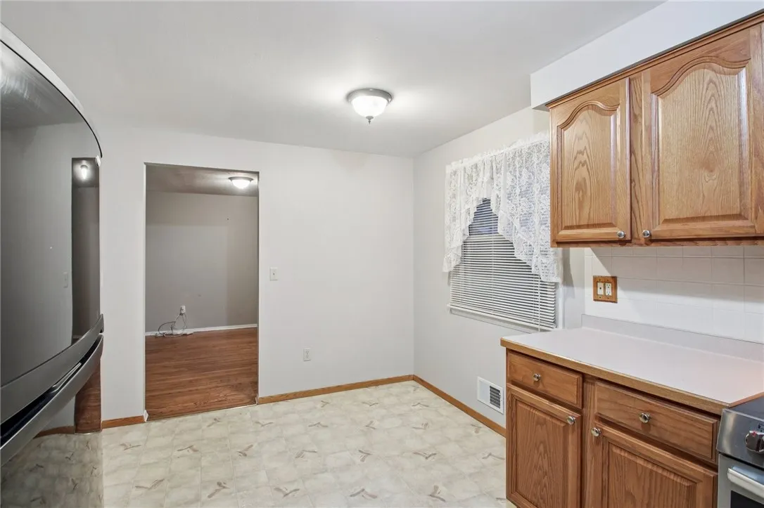 137 Rahway Road, Gates, New York 14606, Gates, New York 14606, 3 Bedrooms Bedrooms, 8 Rooms Rooms,1 BathroomBathrooms,Residential,For Sale,137 Rahway Road, Gates, New York 14606,0,R1650191