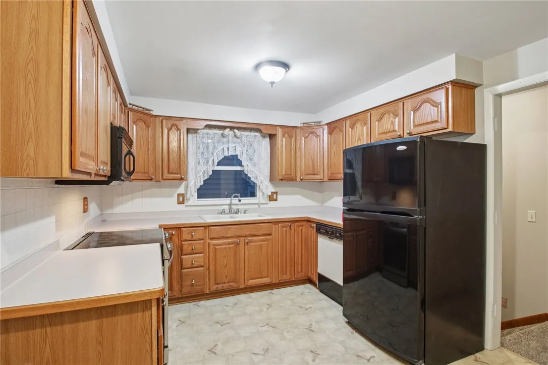 137 Rahway Road, Gates, New York 14606, Gates, New York 14606, 3 Bedrooms Bedrooms, 8 Rooms Rooms,1 BathroomBathrooms,Residential,For Sale,137 Rahway Road, Gates, New York 14606,0,R1650191