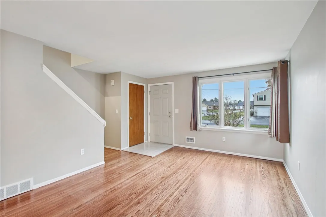 137 Rahway Road, Gates, New York 14606, Gates, New York 14606, 3 Bedrooms Bedrooms, 8 Rooms Rooms,1 BathroomBathrooms,Residential,For Sale,137 Rahway Road, Gates, New York 14606,0,R1650191