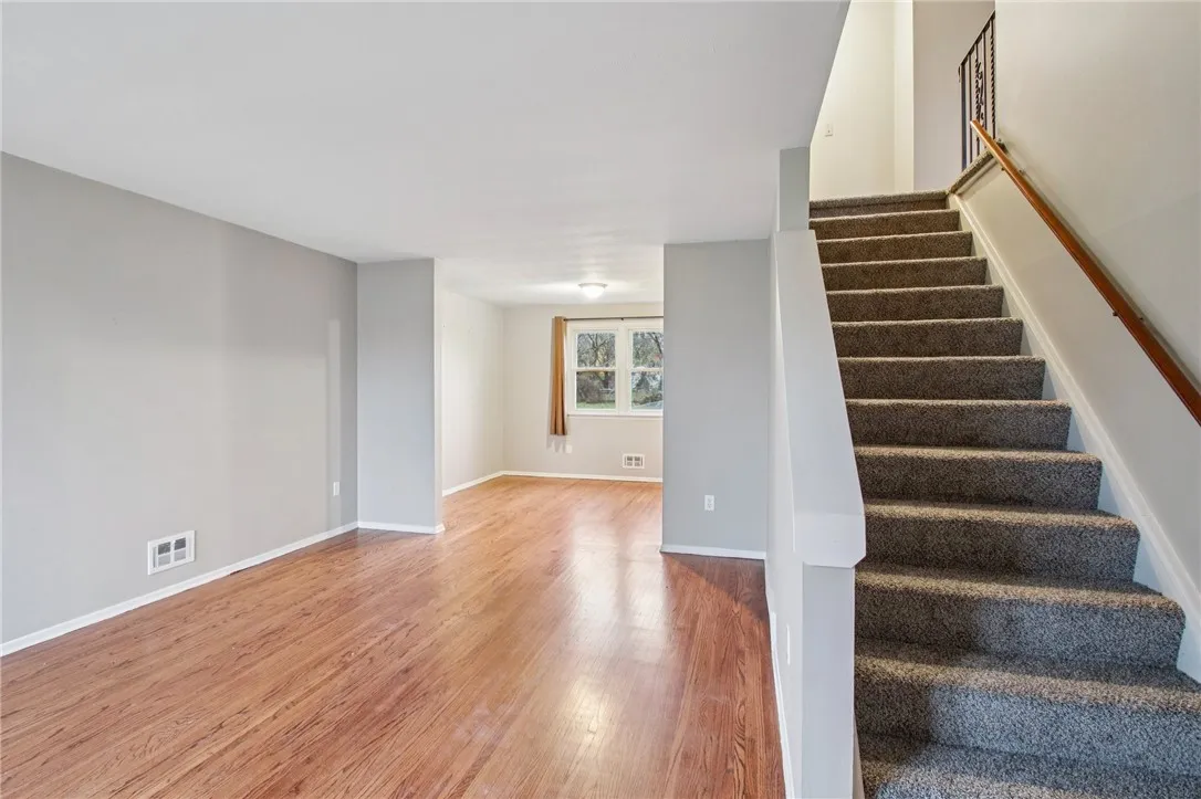 137 Rahway Road, Gates, New York 14606, Gates, New York 14606, 3 Bedrooms Bedrooms, 8 Rooms Rooms,1 BathroomBathrooms,Residential,For Sale,137 Rahway Road, Gates, New York 14606,0,R1650191