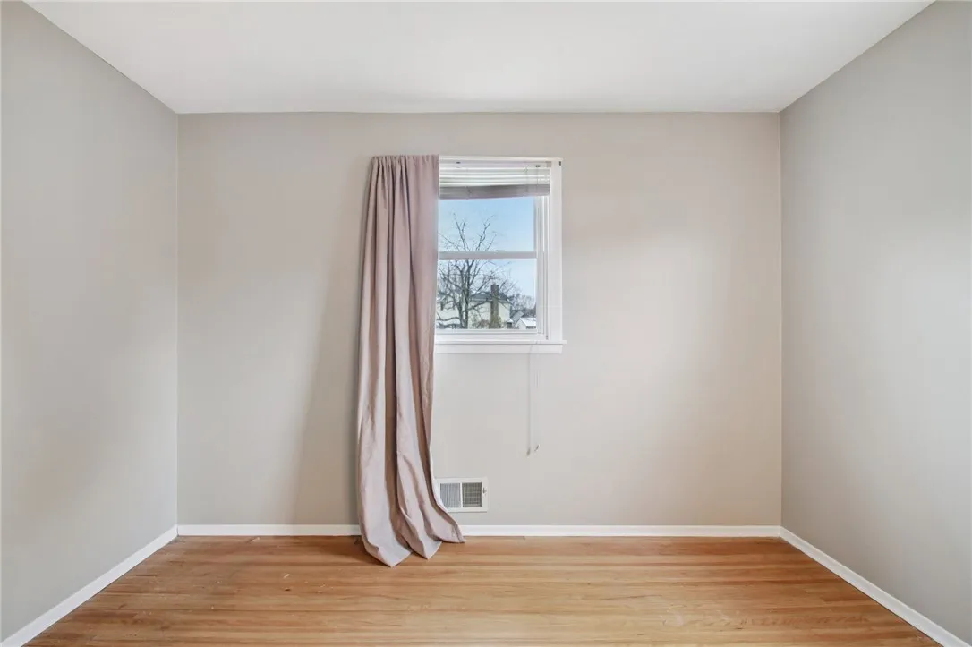 137 Rahway Road, Gates, New York 14606, Gates, New York 14606, 3 Bedrooms Bedrooms, 8 Rooms Rooms,1 BathroomBathrooms,Residential,For Sale,137 Rahway Road, Gates, New York 14606,0,R1650191