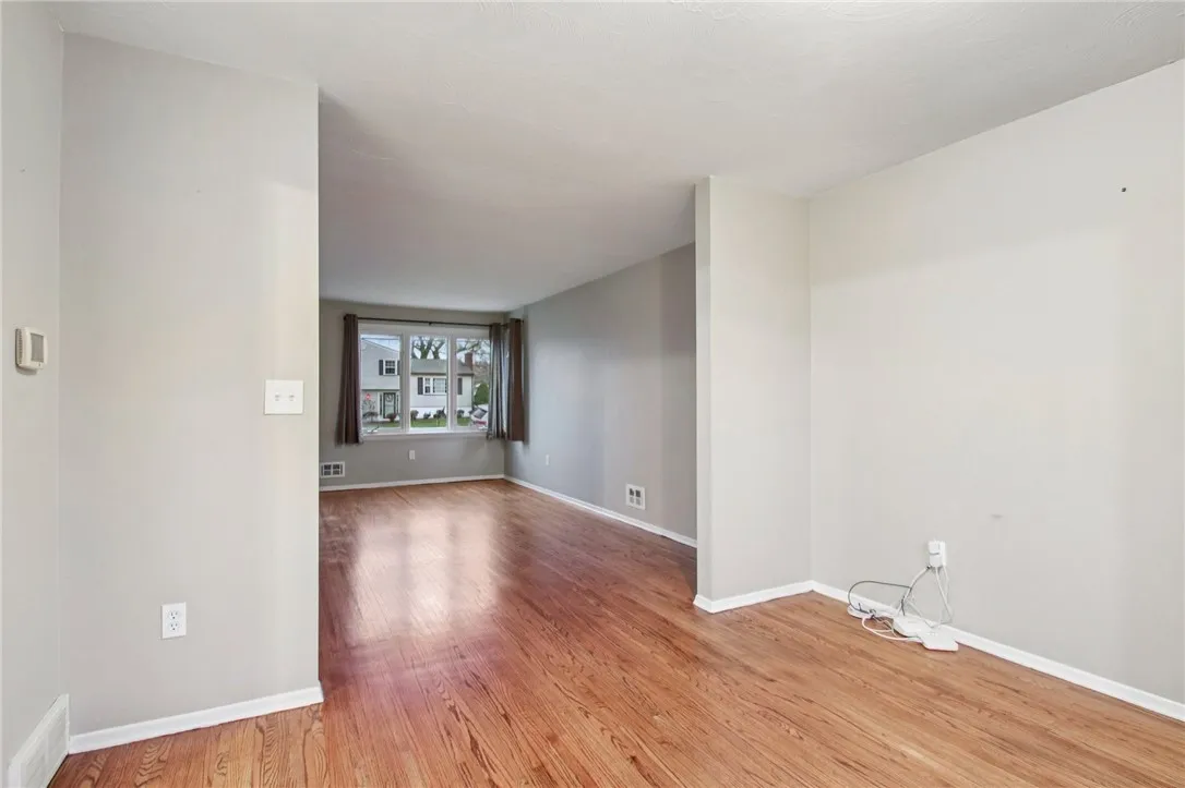 137 Rahway Road, Gates, New York 14606, Gates, New York 14606, 3 Bedrooms Bedrooms, 8 Rooms Rooms,1 BathroomBathrooms,Residential,For Sale,137 Rahway Road, Gates, New York 14606,0,R1650191