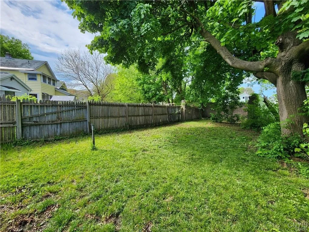 136 Lakeview Avenue 2, Syracuse, New York 13204, Syracuse, New York 13204, 7 Bedrooms Bedrooms, ,2 BathroomsBathrooms,Residential,For Sale,136 Lakeview Avenue 2, Syracuse, New York 13204,0,S1650237