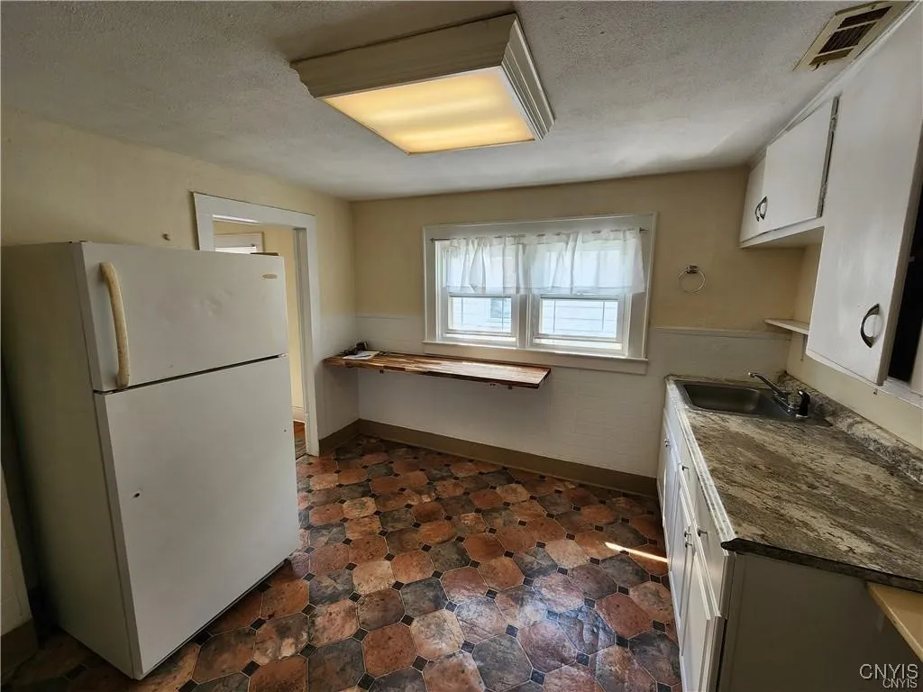 136 Lakeview Avenue 2, Syracuse, New York 13204, Syracuse, New York 13204, 7 Bedrooms Bedrooms, ,2 BathroomsBathrooms,Residential,For Sale,136 Lakeview Avenue 2, Syracuse, New York 13204,0,S1650237