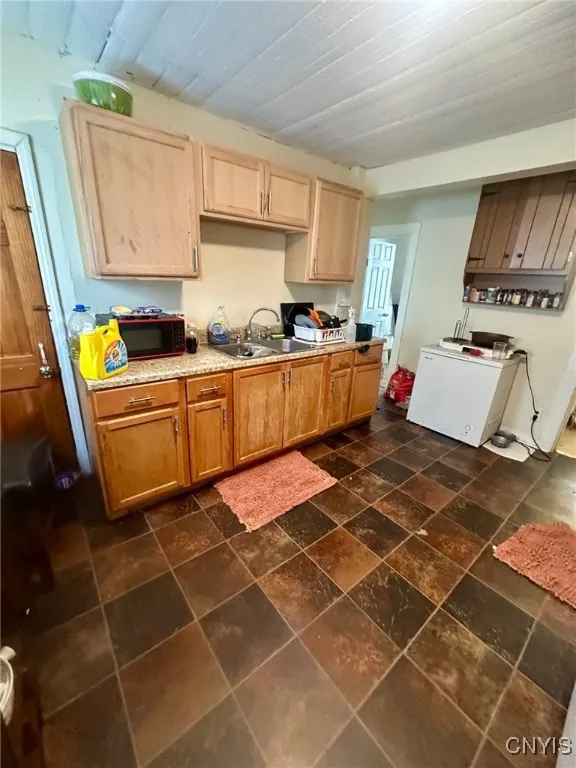 136 Lakeview Avenue 2, Syracuse, New York 13204, Syracuse, New York 13204, 7 Bedrooms Bedrooms, ,2 BathroomsBathrooms,Residential,For Sale,136 Lakeview Avenue 2, Syracuse, New York 13204,0,S1650237