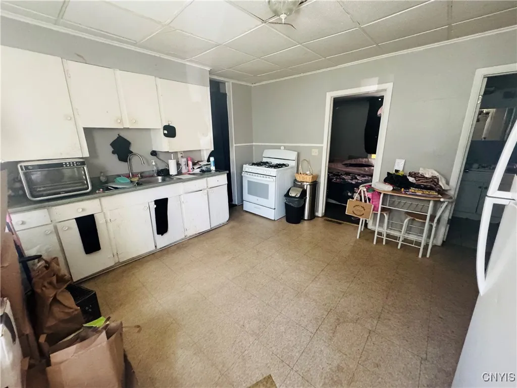 1511 North State Street 4, Syracuse, New York 1320, Syracuse, New York 13208, 6 Bedrooms Bedrooms, ,3 BathroomsBathrooms,Residential,For Sale,1511 North State Street 4, Syracuse, New York 1320,0,S1649909