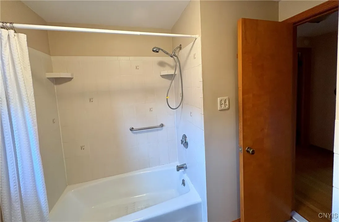105 Poole Rd Road, Dewitt, New York 13214, De Witt, New York 13214, 3 Bedrooms Bedrooms, 6 Rooms Rooms,1 BathroomBathrooms,Residential,For Sale,105 Poole Rd Road, Dewitt, New York 13214,0,S1650900