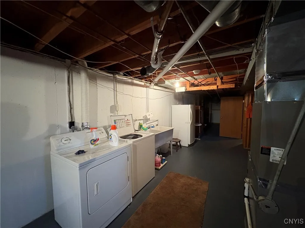 105 Poole Rd Road, Dewitt, New York 13214, De Witt, New York 13214, 3 Bedrooms Bedrooms, 6 Rooms Rooms,1 BathroomBathrooms,Residential,For Sale,105 Poole Rd Road, Dewitt, New York 13214,0,S1650900