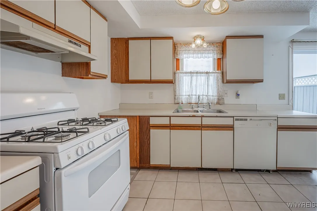 6170 Old Beattie Road, Lockport Town, New York 140, Lockport Town, New York 14094, 3 Bedrooms Bedrooms, 8 Rooms Rooms,1 BathroomBathrooms,Residential,For Sale,6170 Old Beattie Road, Lockport Town, New York 140,0,B1650278