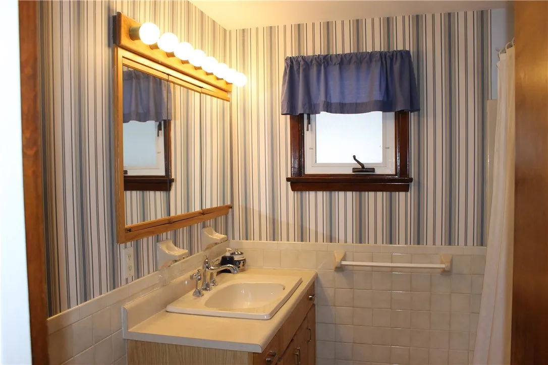 302 Linwood Avenue, Gaines, New York 14411, Gaines, New York 14411, 3 Bedrooms Bedrooms, 5 Rooms Rooms,1 BathroomBathrooms,Residential,For Sale,302 Linwood Avenue, Gaines, New York 14411,0,R1650907